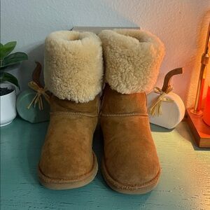 Classic Cream Shearling Lining SZ 7 box 140